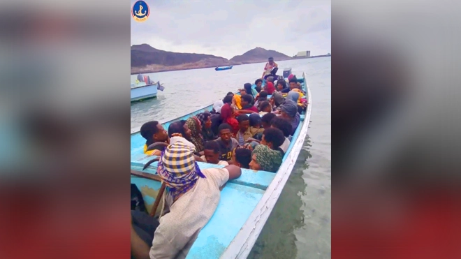 ​ضبط قارب تهريب يحمل 47 مهاجراً أفريقياً شرق جزيرة ميون